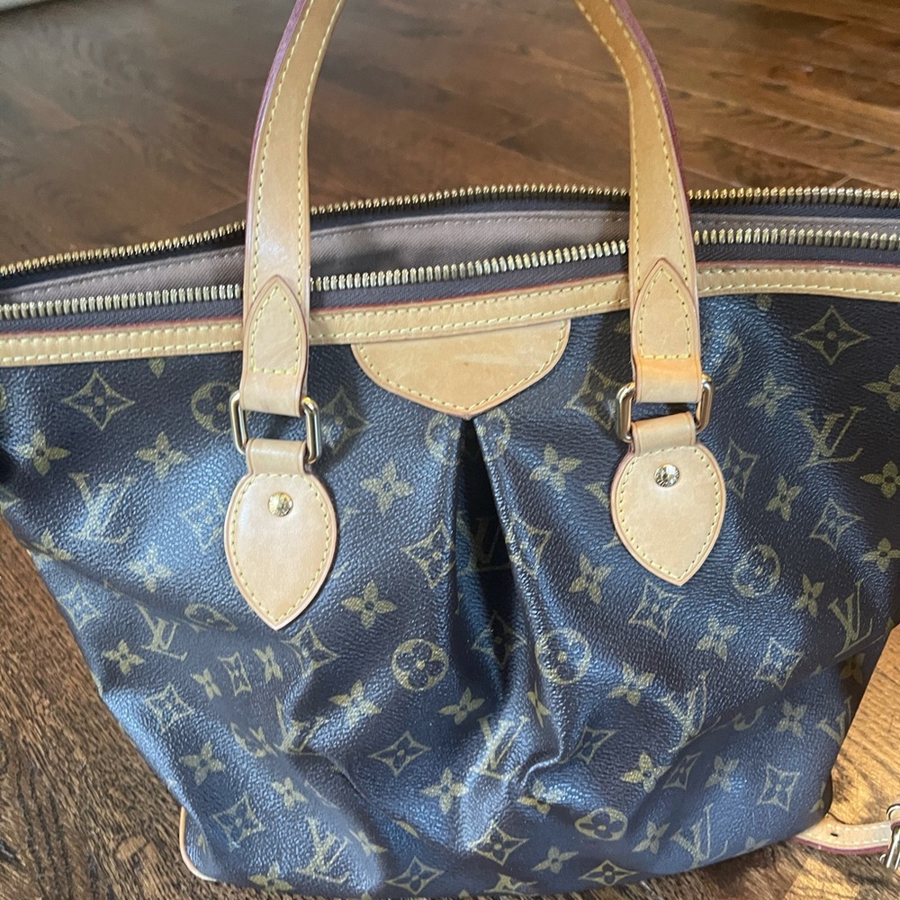 Authentic Louis Vuitton Crossbody or top handle!